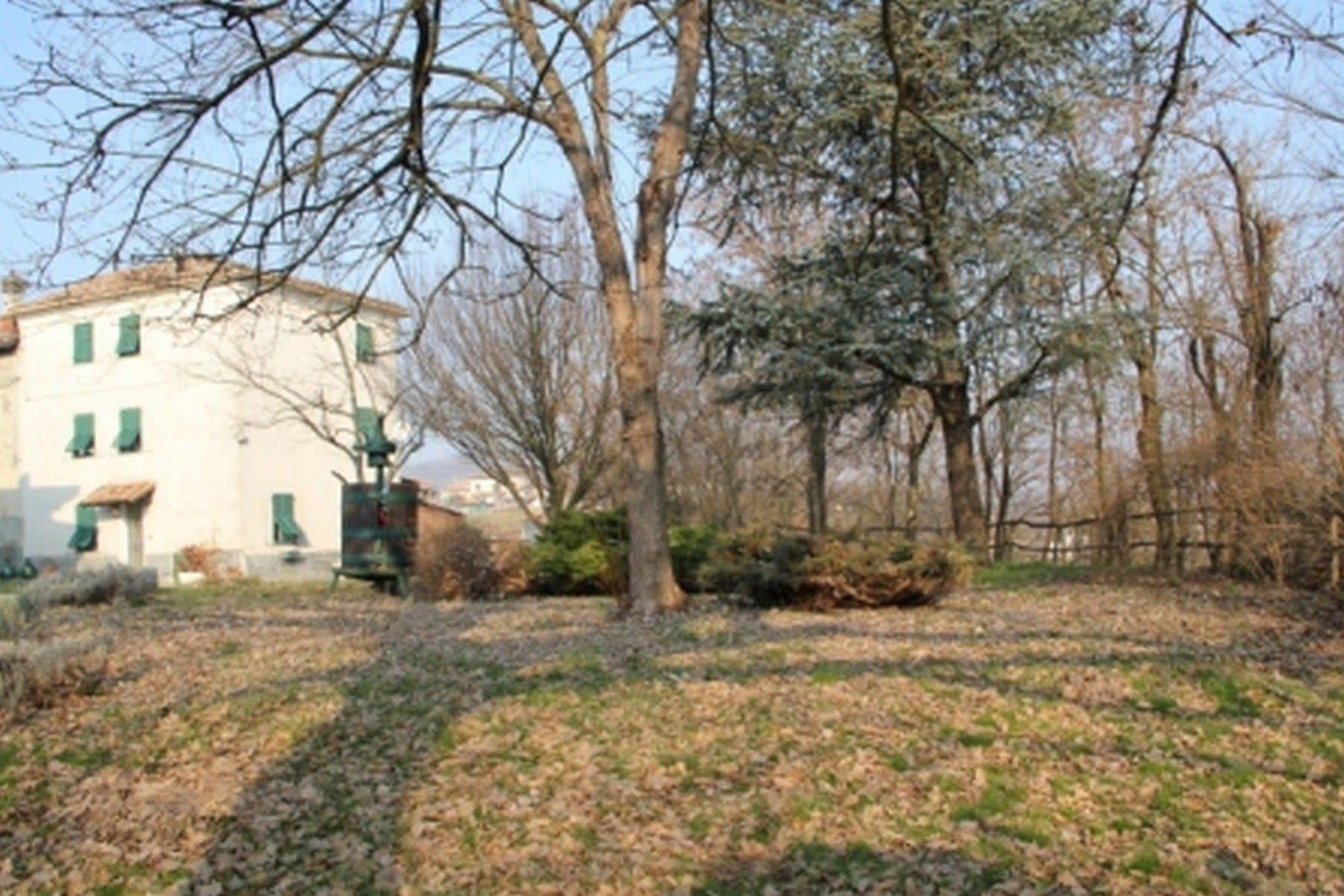 B&B Cascina Santa กาวี ภายนอก รูปภาพ
